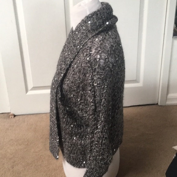 Beautiful Black & Gray Sequin Open Weave Domain  Sleeve Sweater. very pretty - Picture 4 of 6